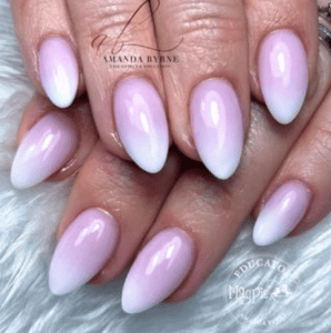 Νύχια σε ροζ όμπρε