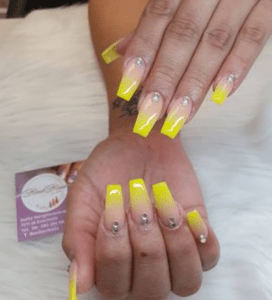 Όμπρε νύχια κίτρινο με στρας