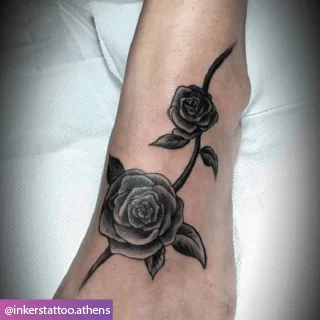 Τριαντάφυλλο τατουάζ στο πόδι