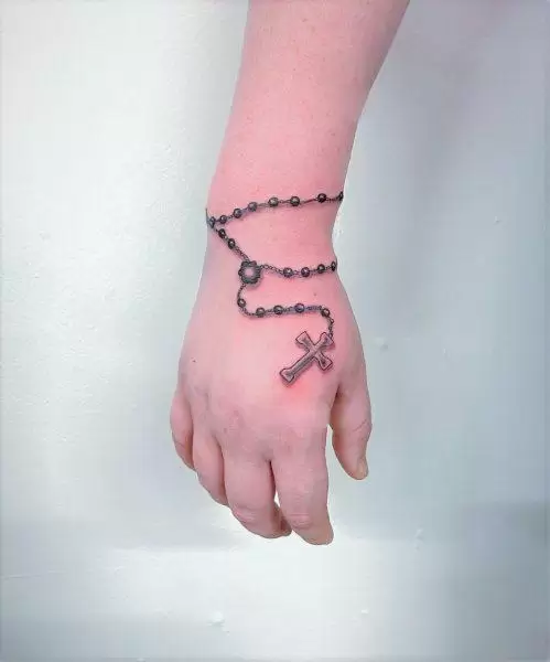 Τατουάζ κομποσκοίνι με σταυρό στο καρπό
